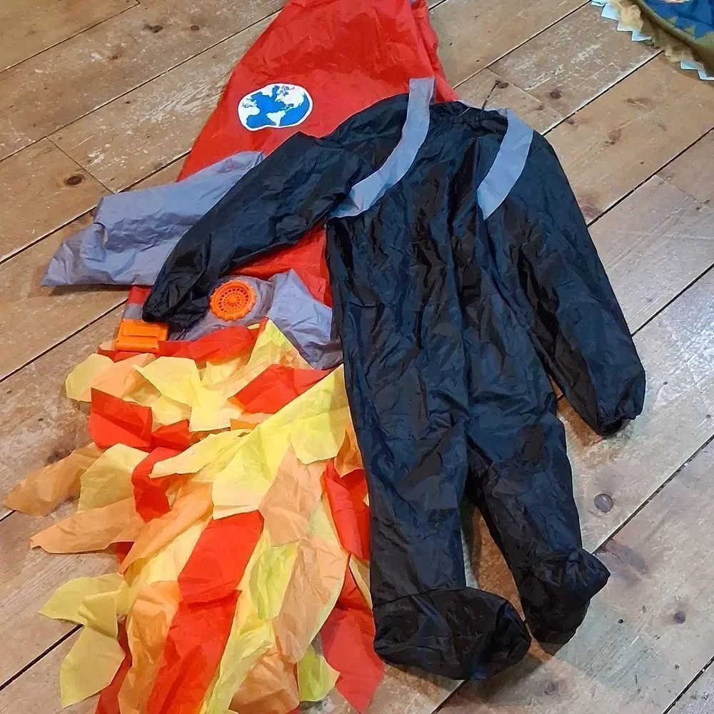 Hide and EEK costume image